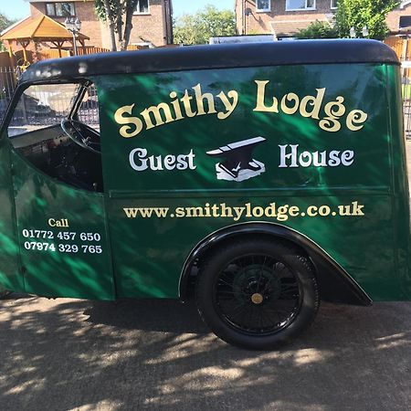 Smithy Lodge Guest House Leyland Exterior photo